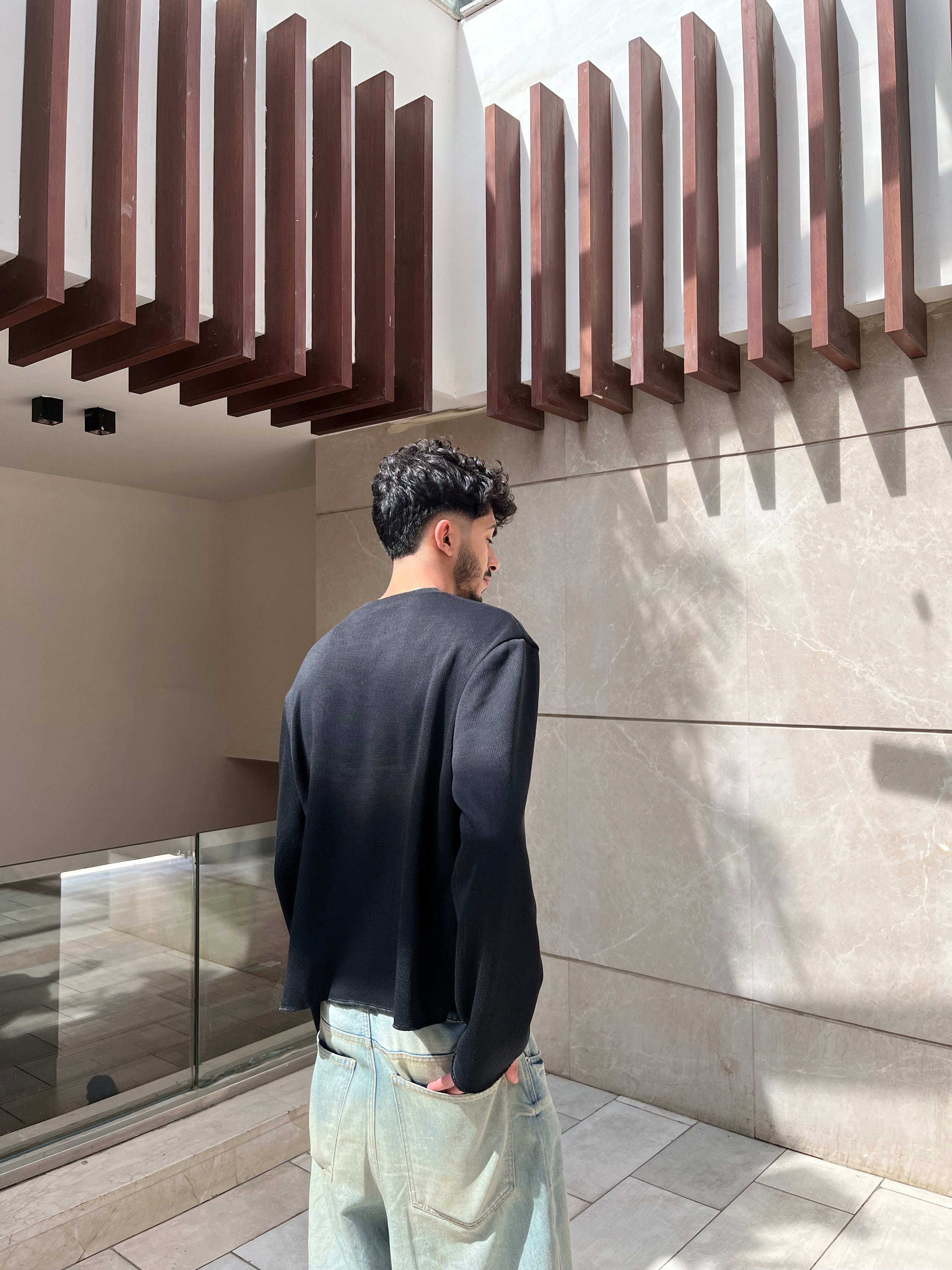 The ARVN CREW NECK- BLACK