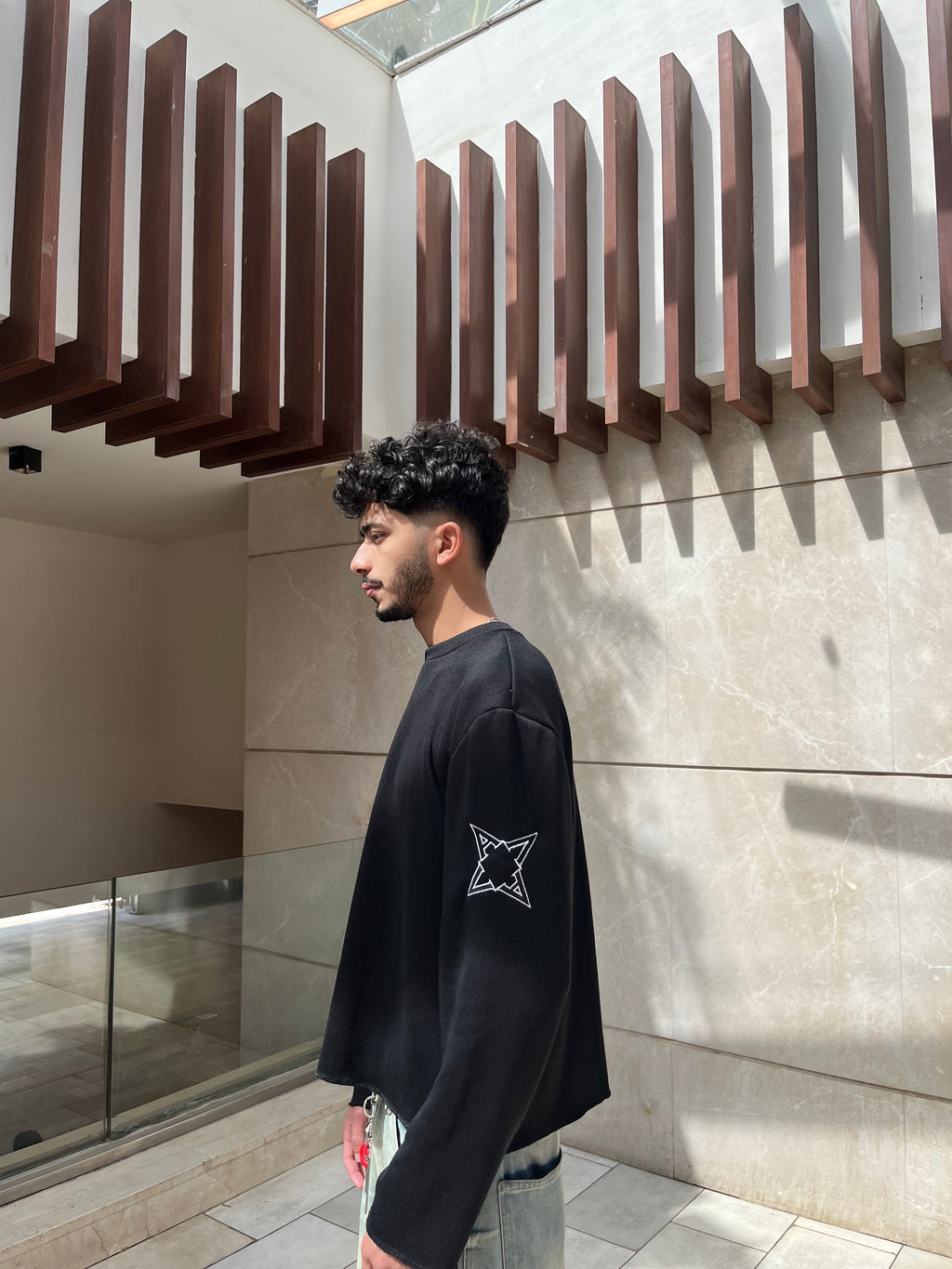 The ARVN CREW NECK- BLACK
