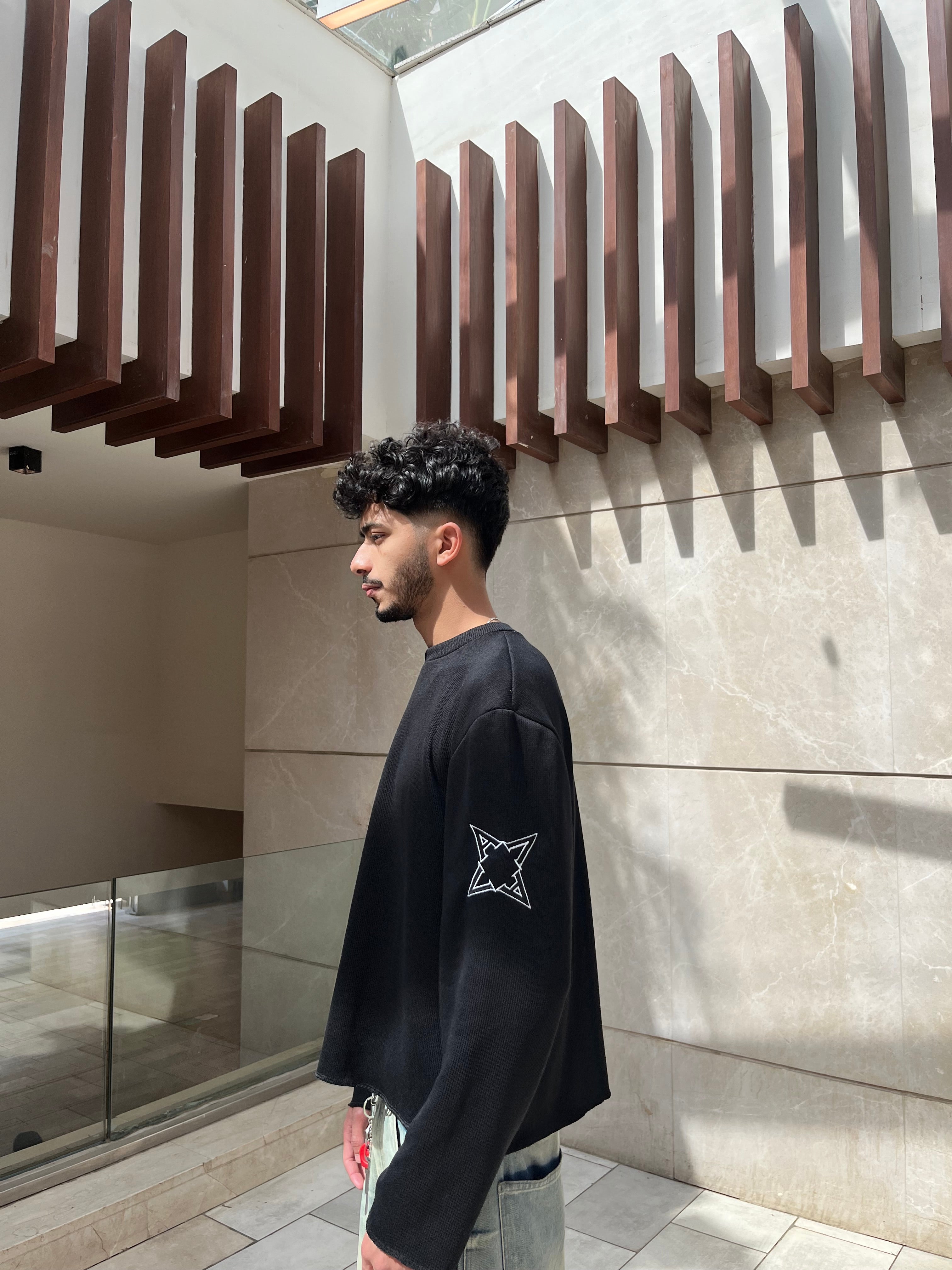 The ARVN CREW NECK- BLACK