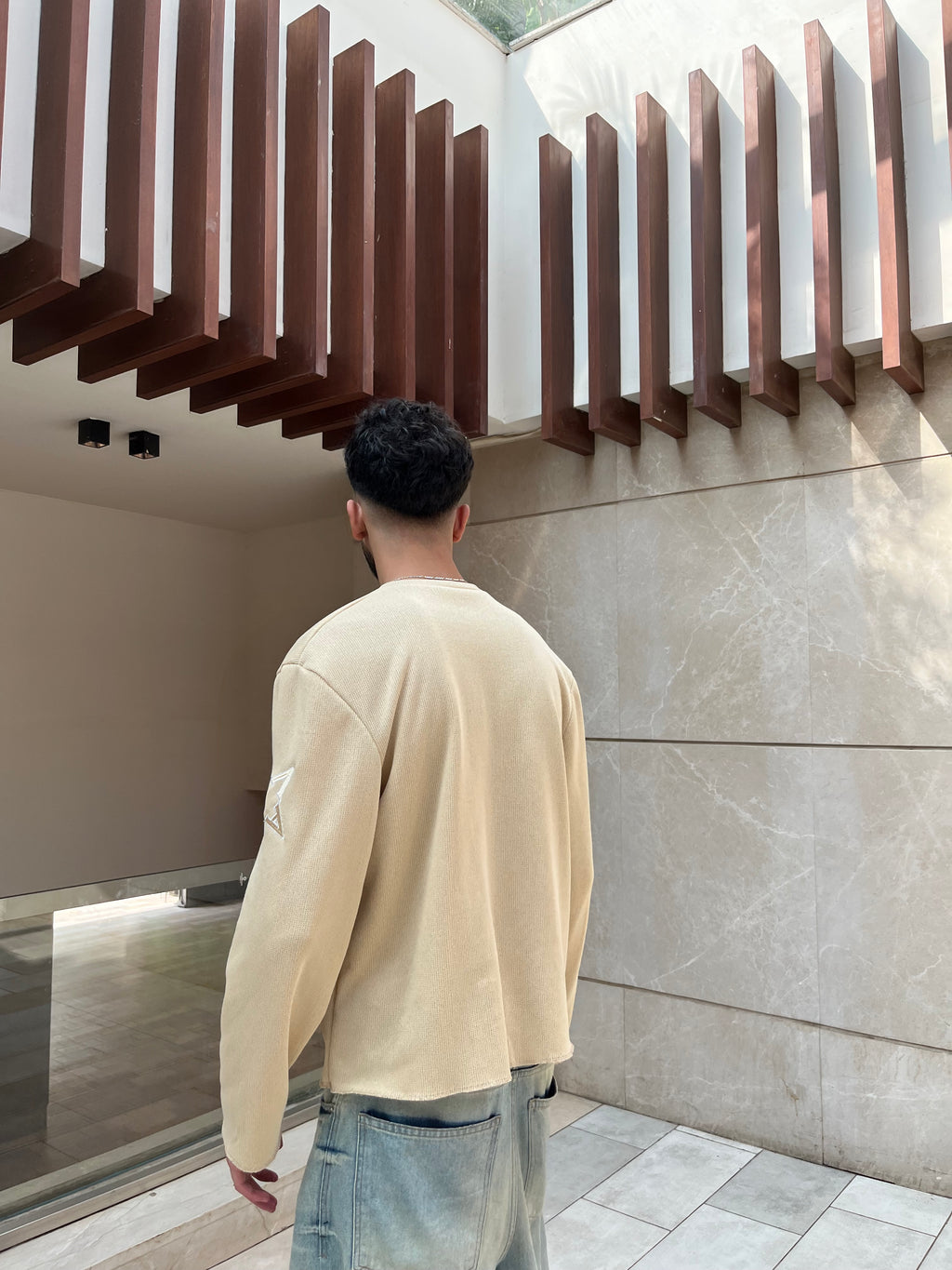 The ARVN CREW NECK- BEIGE