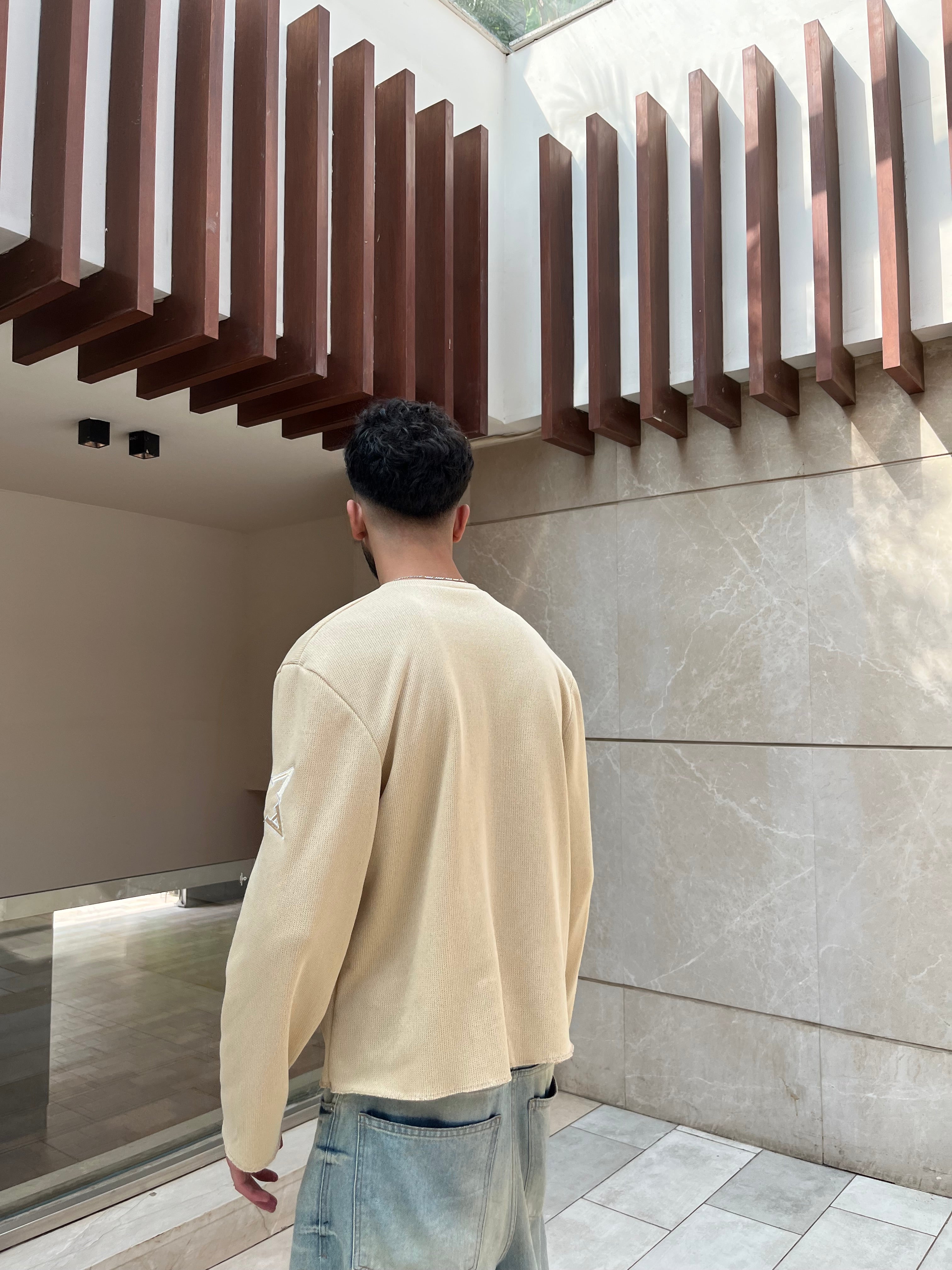 The ARVN CREW NECK- BEIGE