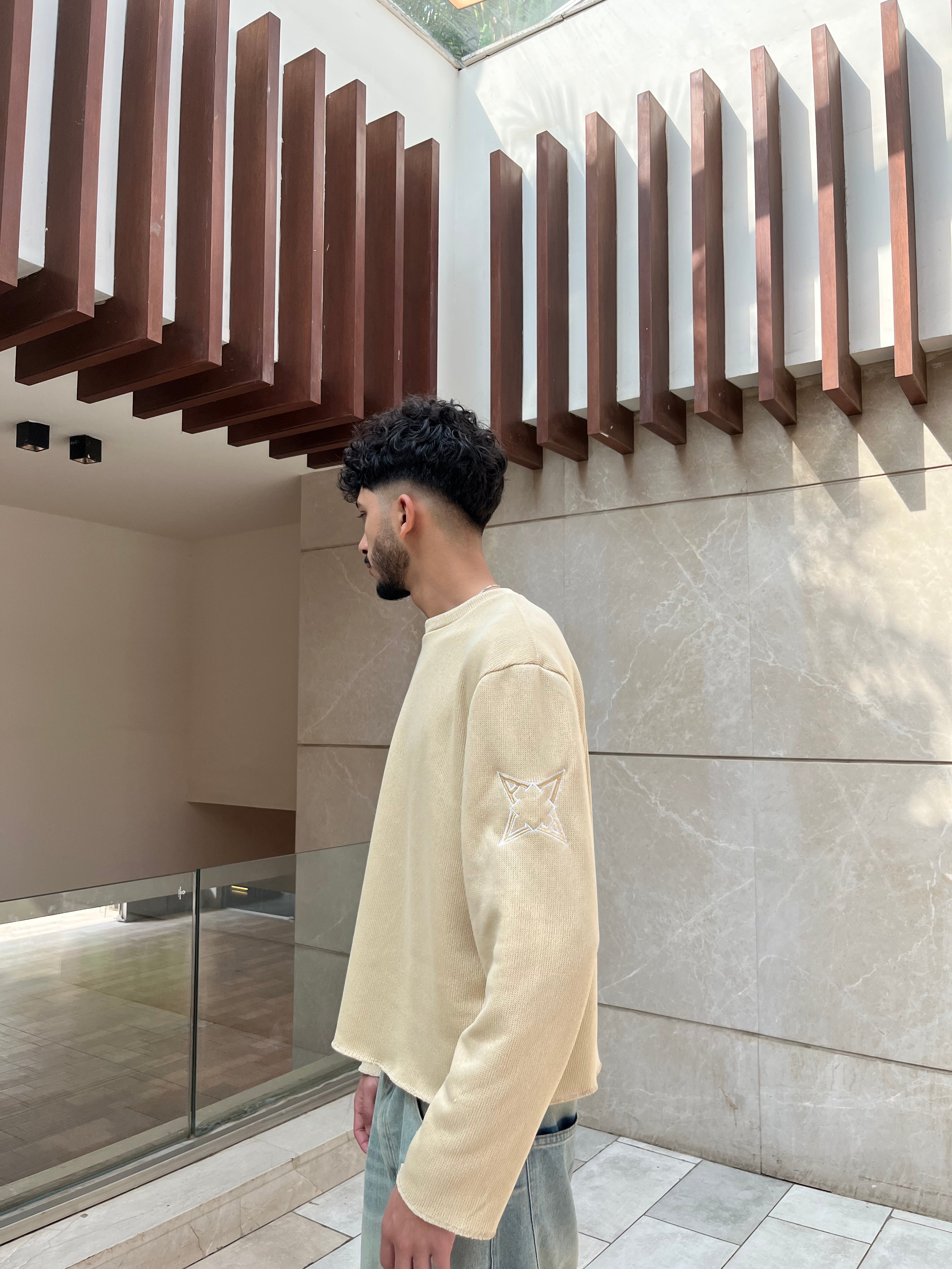 The ARVN CREW NECK- BEIGE